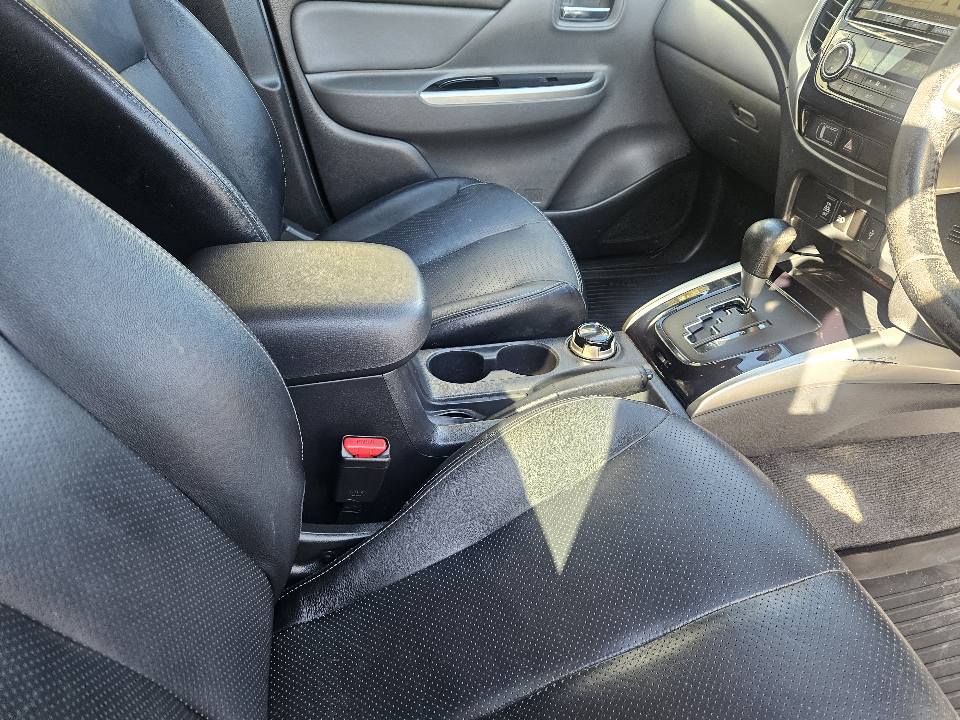 2015 Mitsubishi Triton Exceed easy finance 10.jpg